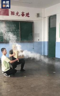 空气炮、瓶吞鸡蛋… 这位老师如此操作让同学们爱上科学